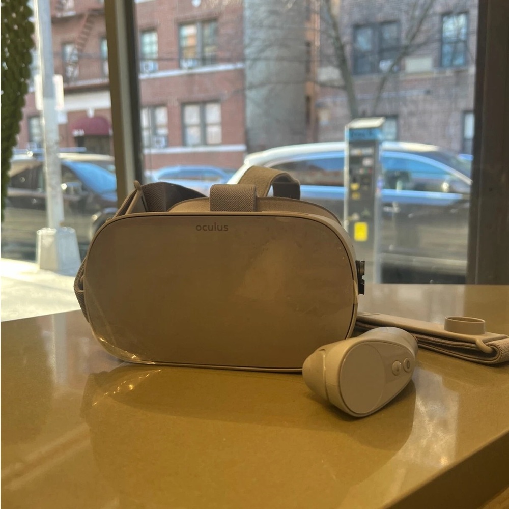 Oculus VR Headset and Controller in White